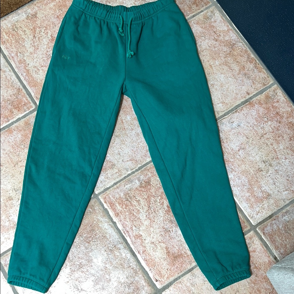 Set active green sweats